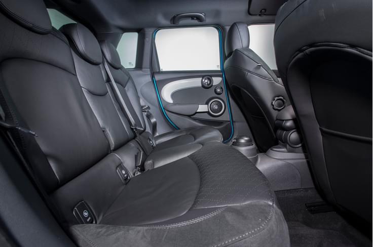 Large cut outs at the back of the front seats improves knee room in the rear. Large cut outs at the back of the front seats improves knee room in the rear.